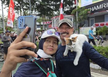 Kucing Telon Viral di CFD Bundaran HI, Jadi “Selebriti” Dadakan dan Bikin Warga Rela Antre Foto