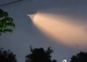 Viral! Cahaya Misterius Melintas di Langit Indonesia, Ternyata Roket Pembawa 9 Satelit