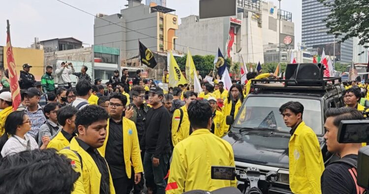 BEM UI Gelar Aksi #IndonesiaSadar di Bundaran HI, Lima Tuntutan Mahasiswa Jadi Sorotan