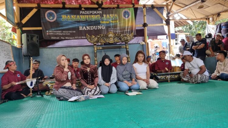 PENGUATAN KOMPETENSI PENGRAWIT DAN JURU KAWIH MELALUI PELATIHAN GAMELAN KILININGAN–JAIPONGAN DAN VOKAL KEPESINDENAN DI PADEPOKAN PANAWUNG JAYA GUYUR PUTRA KABUPATEN BANDUNG