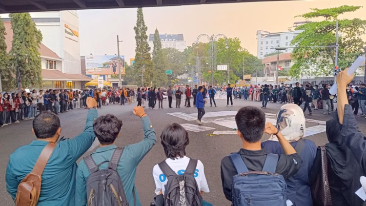 Demo 20 Oktober di Bandung: Mahasiswa Suarakan Aspirasi, Polisi Siapkan Pengamanan di Berbagai Lokasi
